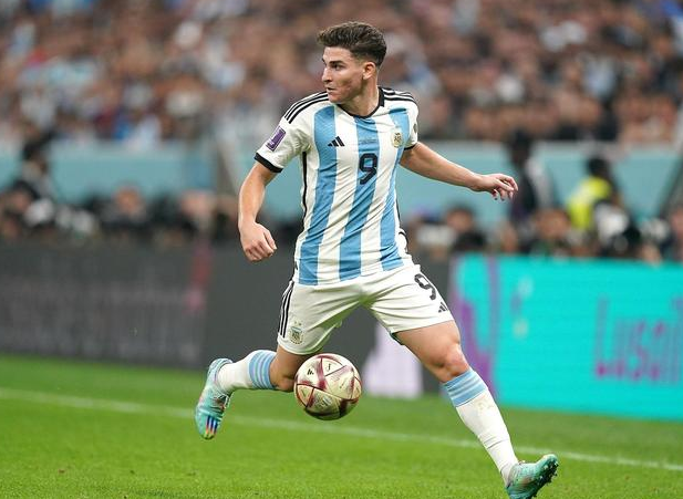 曼城欧冠征途:从巅峰荣耀到冷门低谷的跌宕之旅